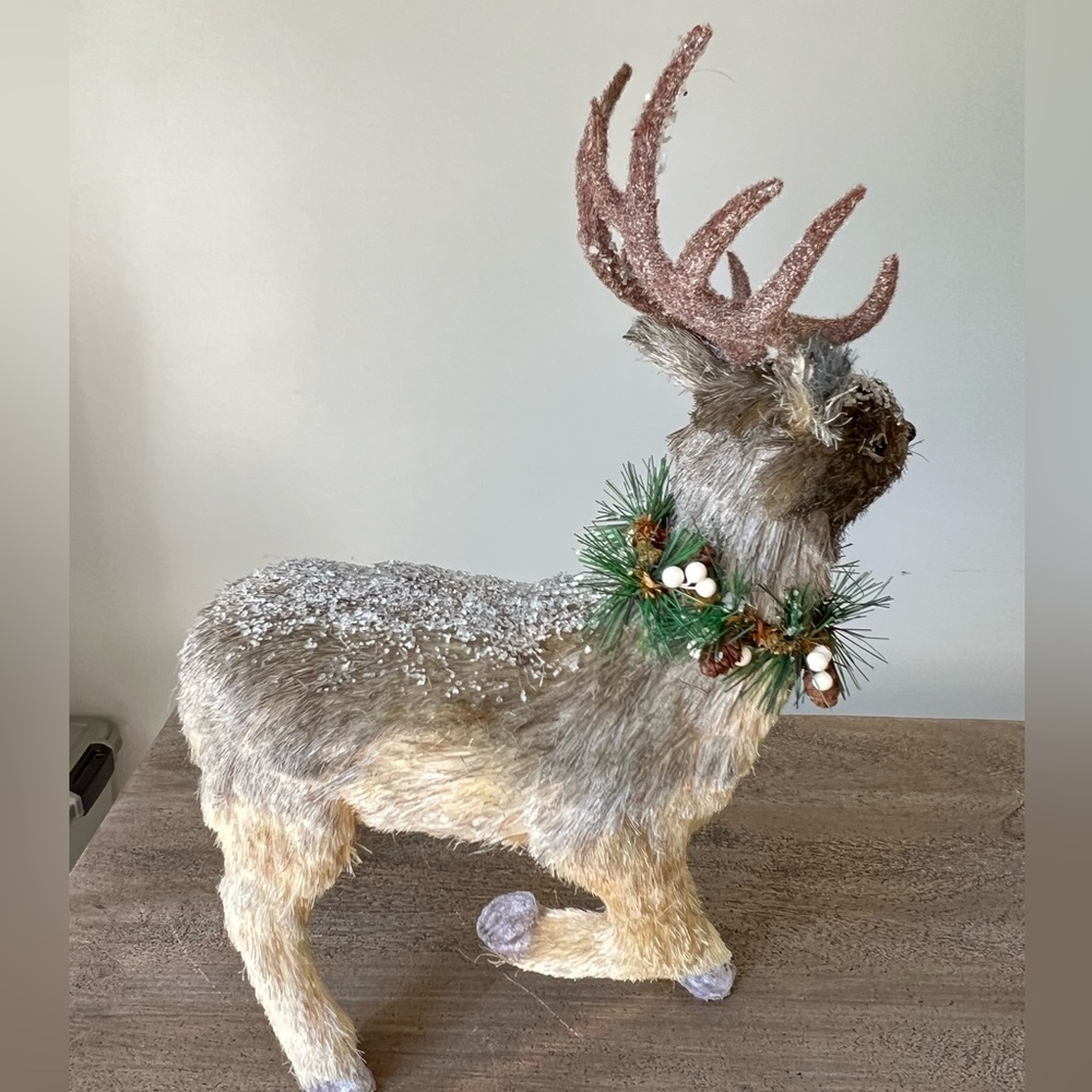 Pier 1 Standing Deer with Garland - Picture 2 of 6
